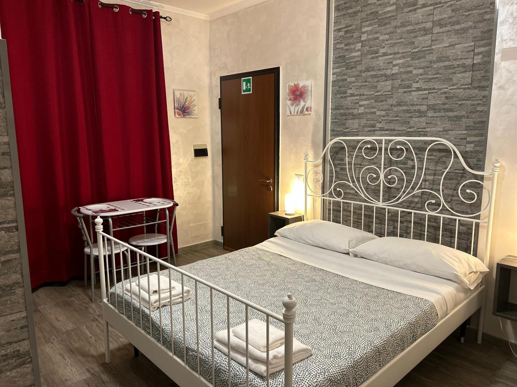 Affittacamere Roomy - Il Faraone 3*