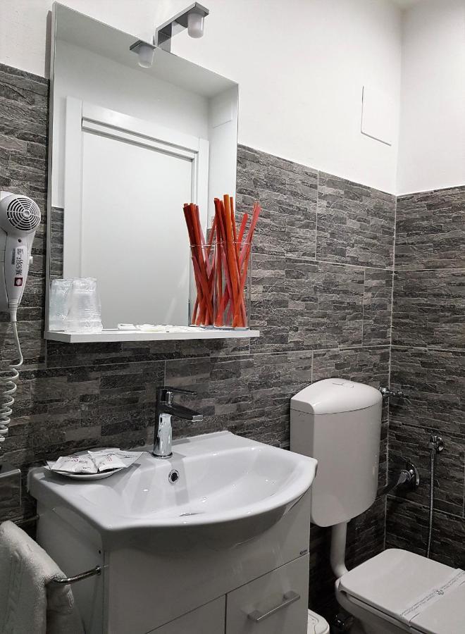 Affittacamere Roomy - Il Faraone Fiumicino